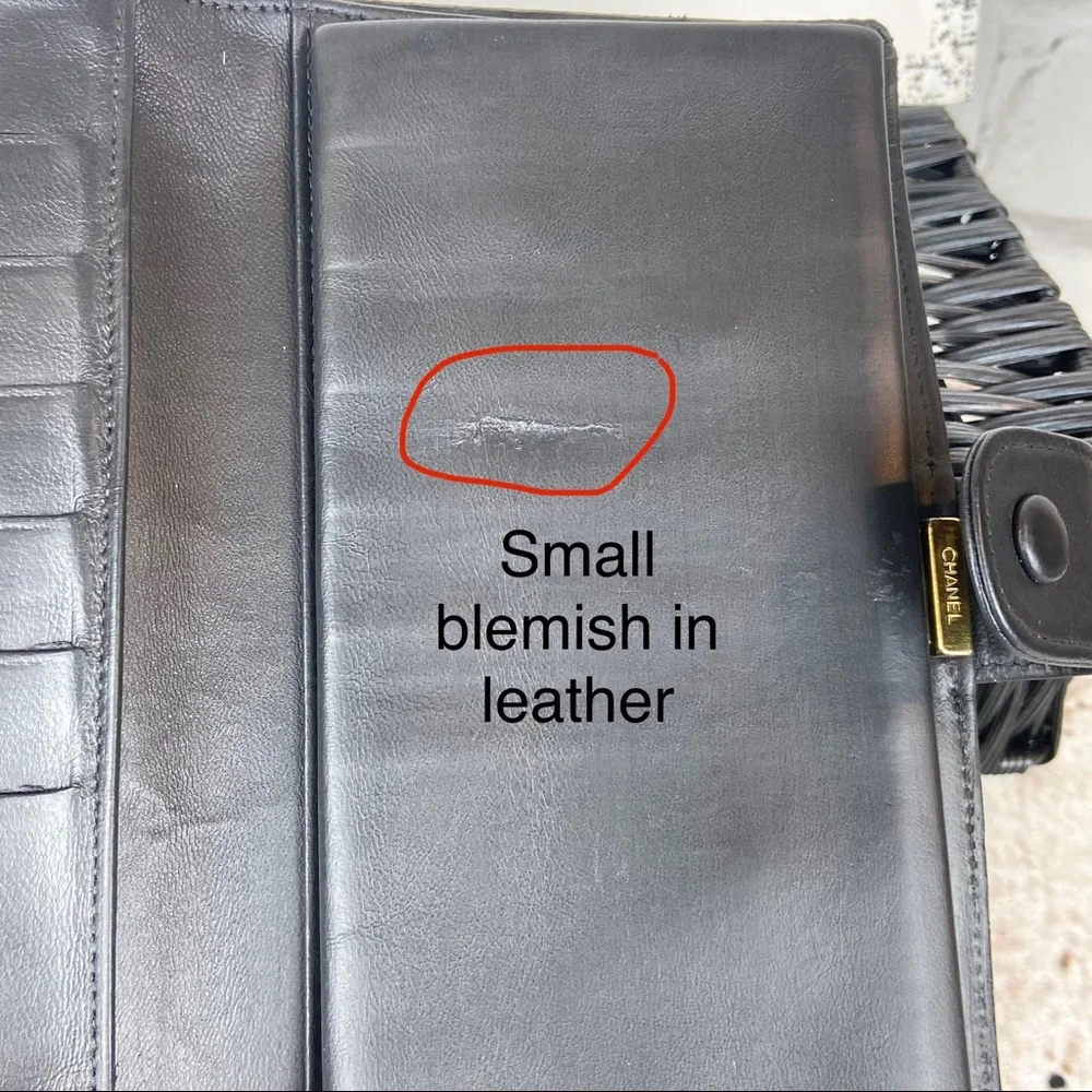 CHANEL leather wallet crossbody on chain - Picture 6 of 16